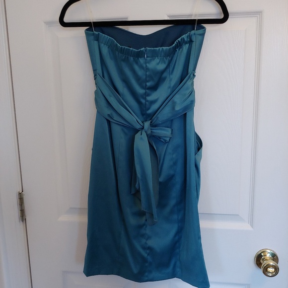 NWOT Strapless dress with pockets! - Picture 2 of 4